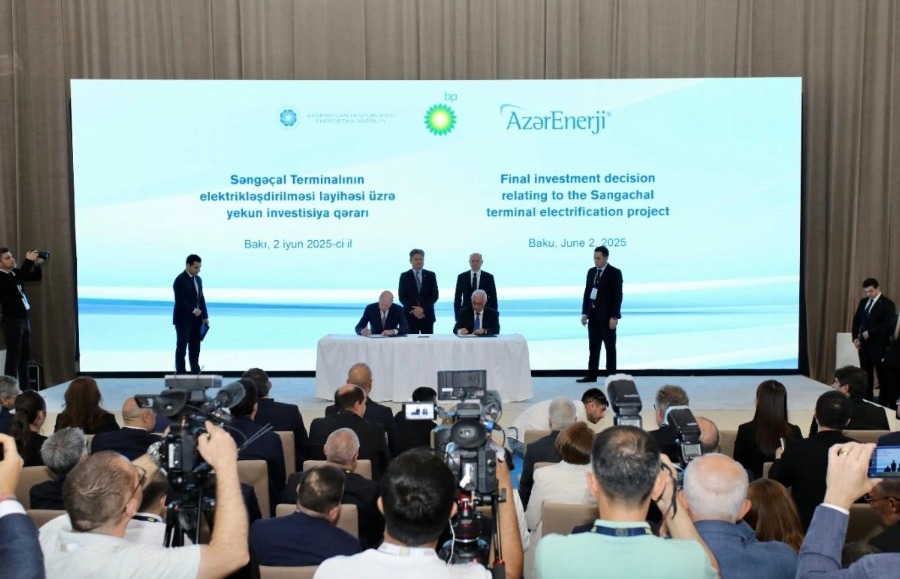 Azerbaycan'da 10,8 Milyar Dolarlık Yatırım Anlaşması