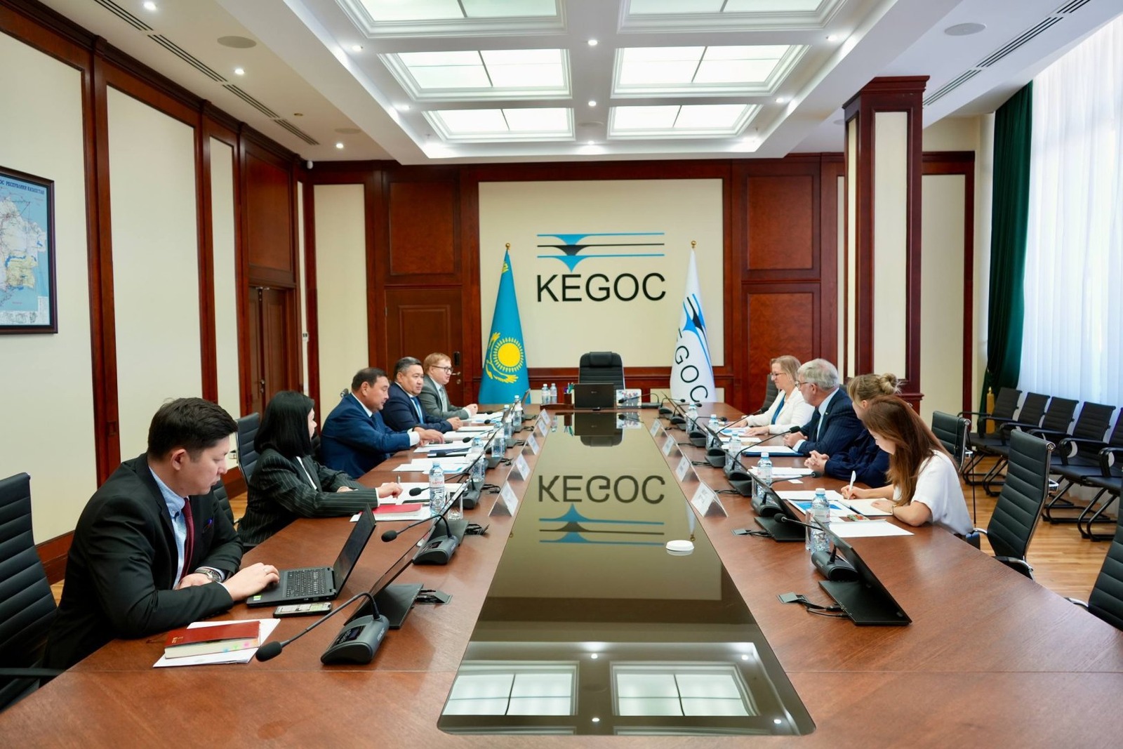 Hazar Yeşil Enerji Koridoru İçin Kazakistan–İngiltere İş Birliği Görüşüldü