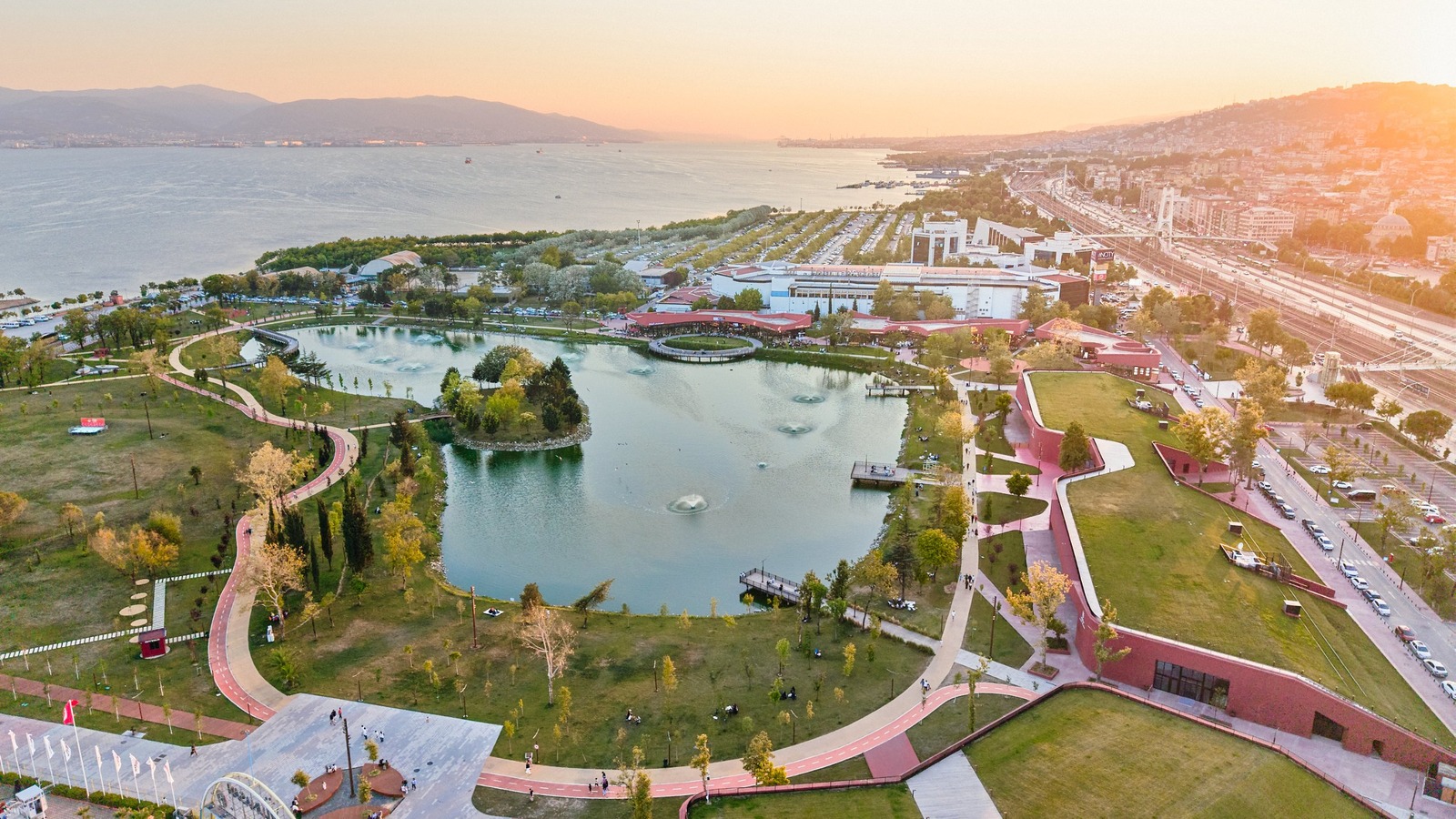 Özer\Ürger'den Kocaeli Fuar Parkı: Kentten Doğaya Uzanan Yeni Bir Kıyı Eşiği