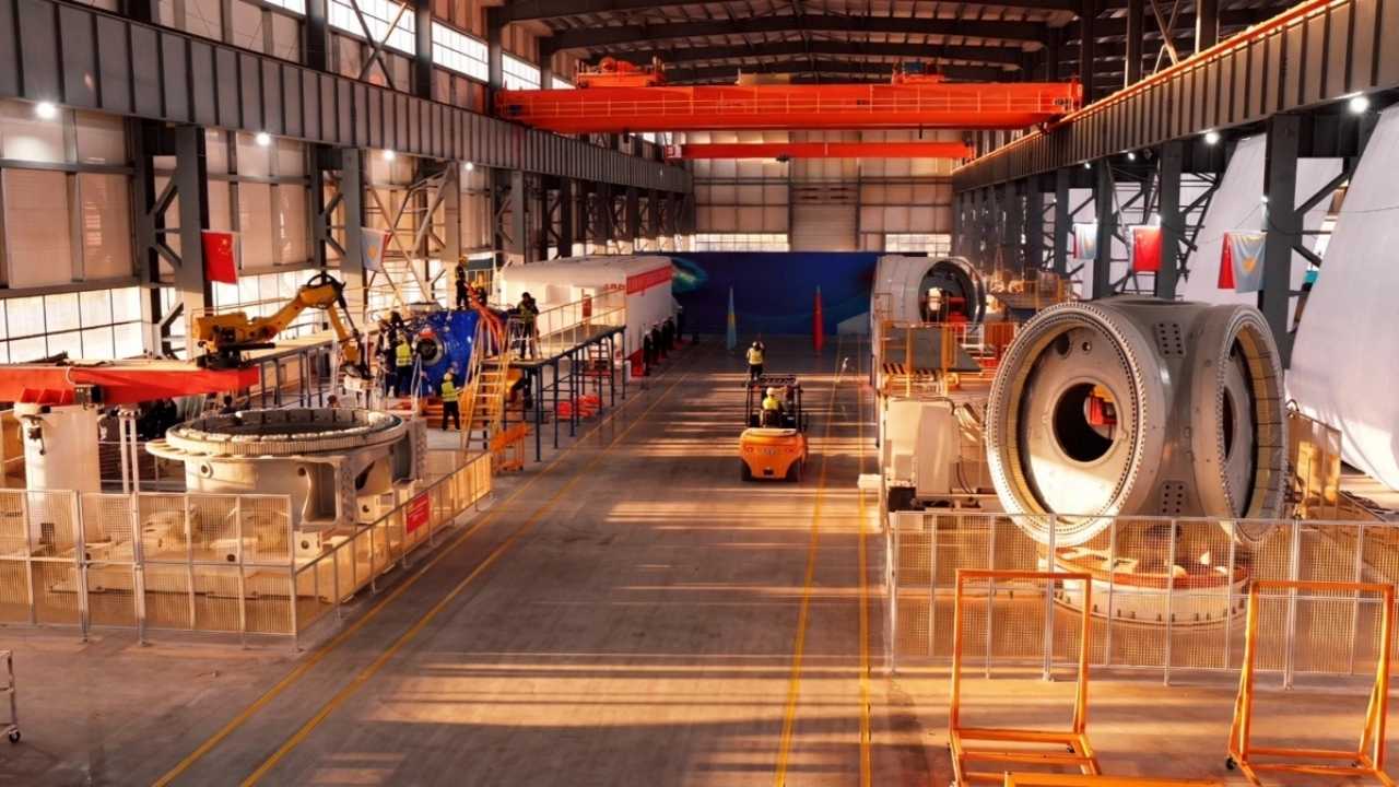 SANY’nin Kazakistan Fabrikasında İlk Rüzgar Türbinlerinin Montajı Başladı
